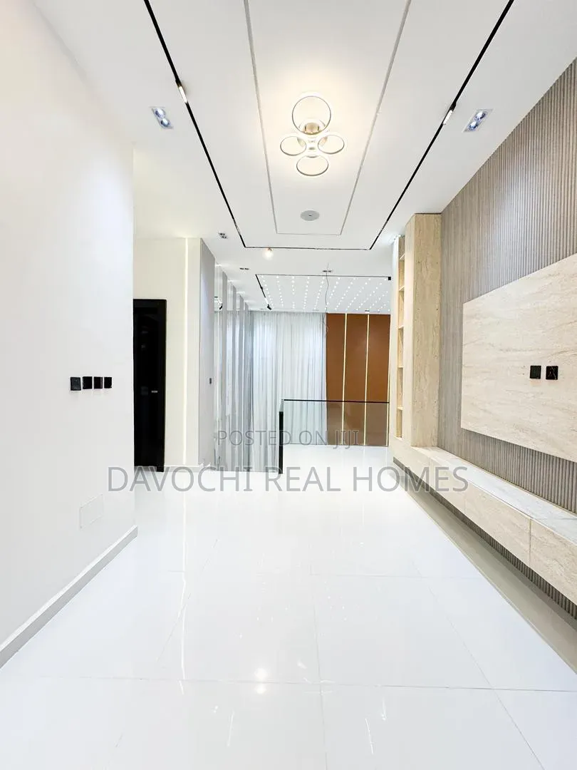 5bdrm Duplex in Chevron for sale in Chevron