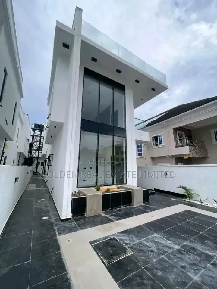 5bdrm Duplex in Ikota for sale in Ikota