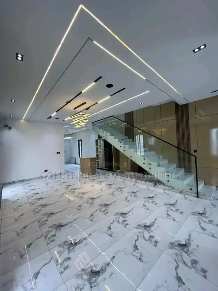 5bdrm Duplex in Ikota for sale in Ikota