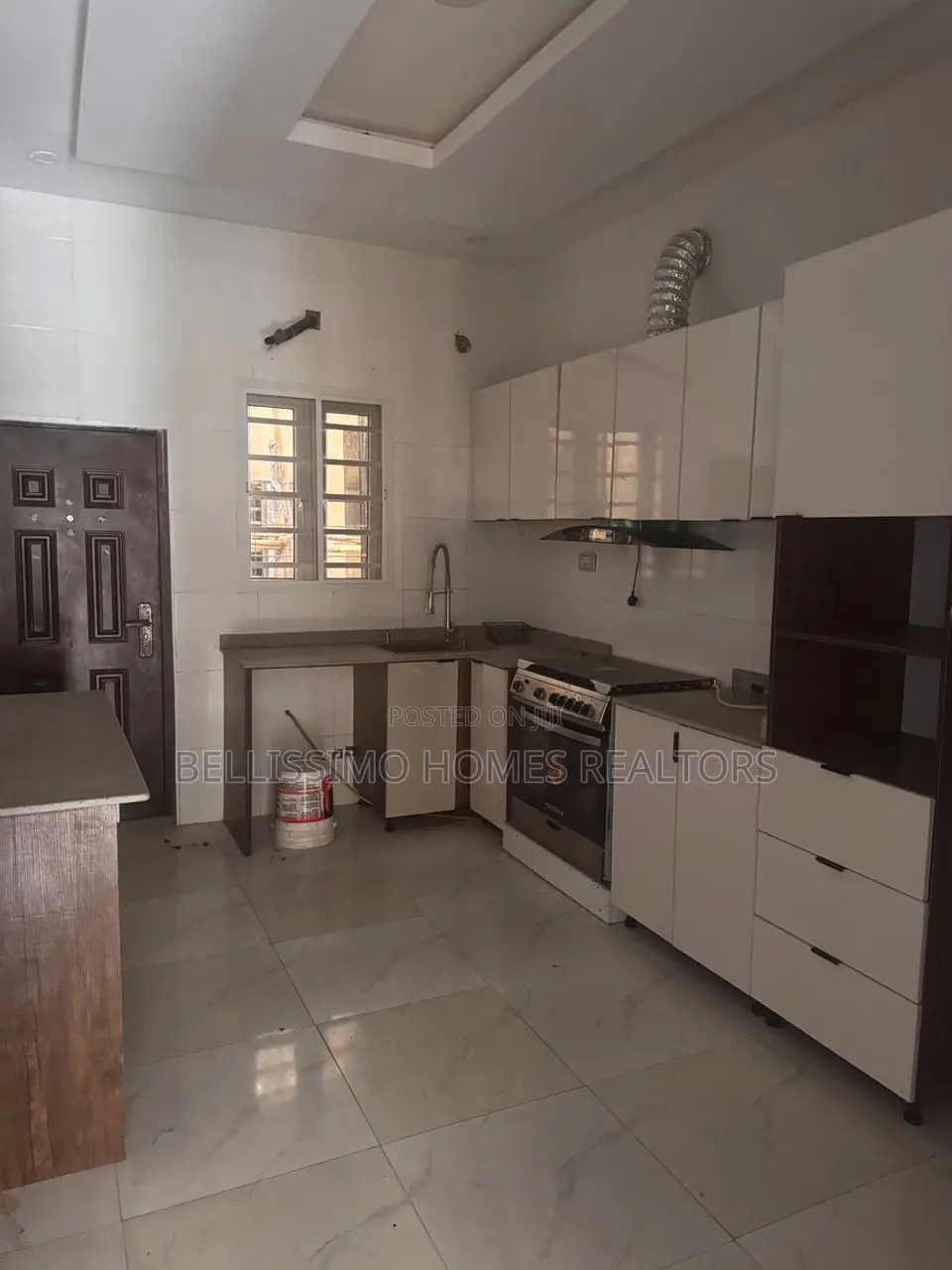 Mini Flat in Ocean Bay Estate, Chevron for rent in Chevron