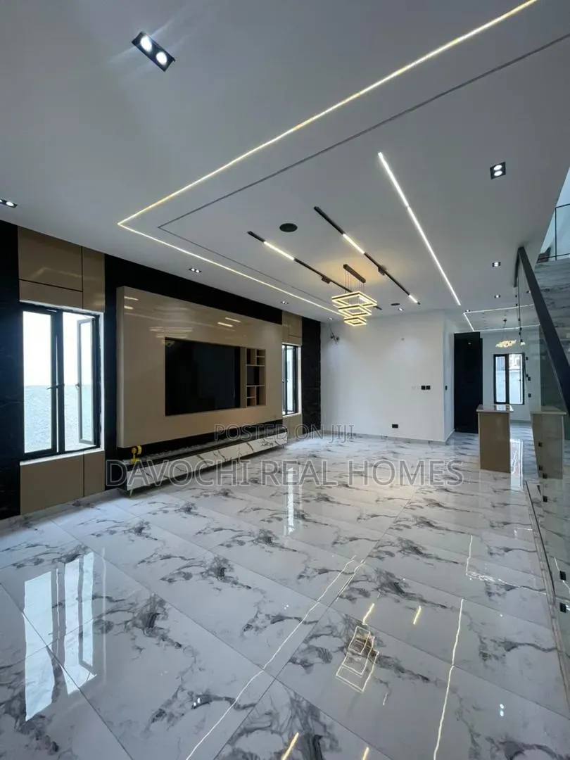 5bdrm Duplex in Ikota for sale in Ikota