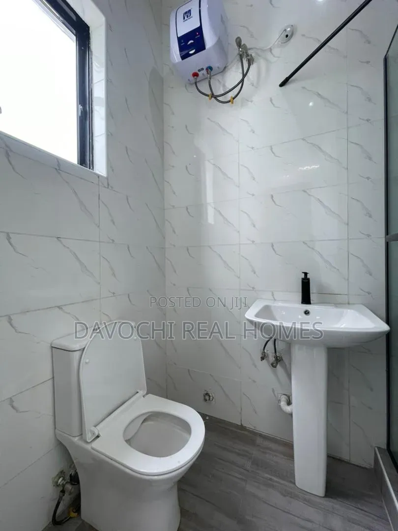5bdrm Duplex in Ikota for sale in Ikota