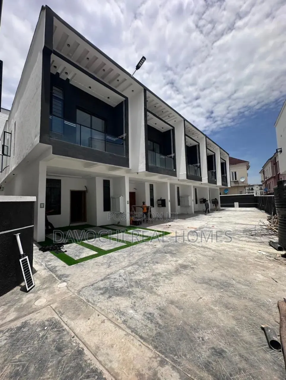 4bdrm Duplex in Chevron for sale in Chevron