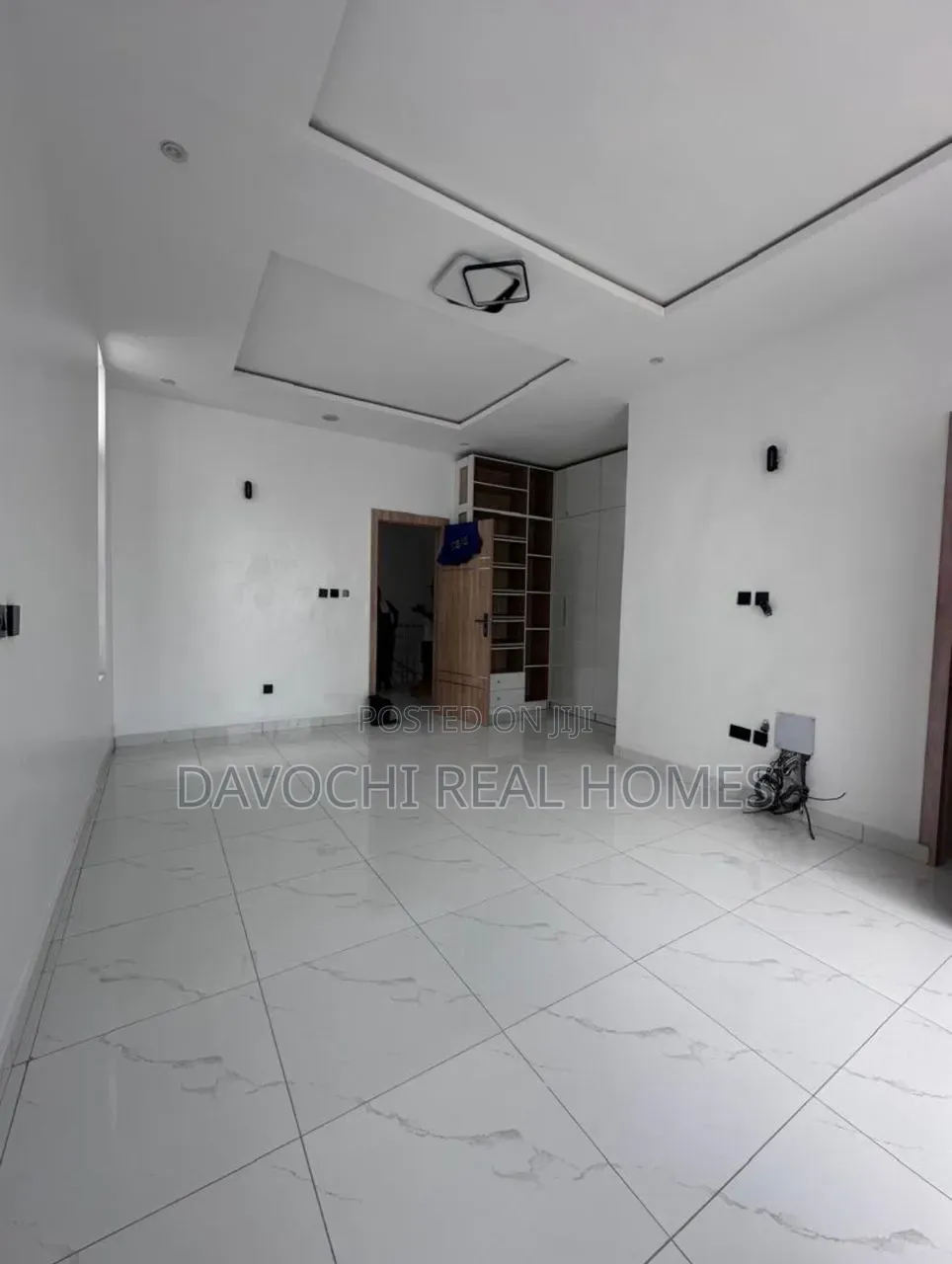 4bdrm Duplex in Chevron for sale in Chevron