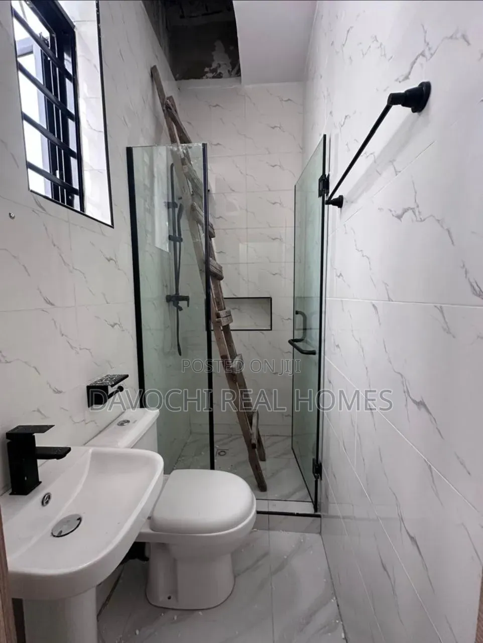 4bdrm Duplex in Chevron for sale in Chevron