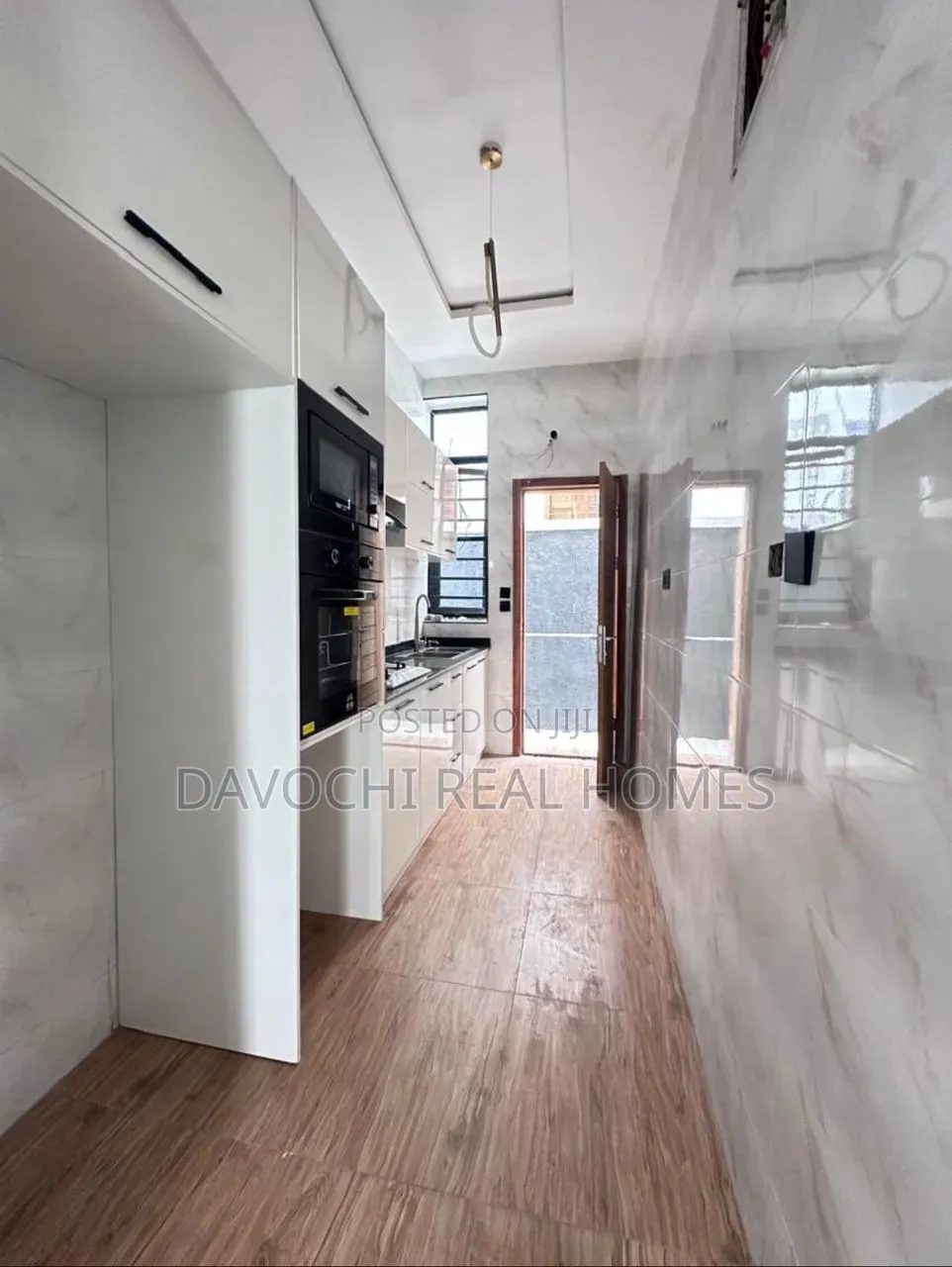 4bdrm Duplex in Chevron for sale in Chevron