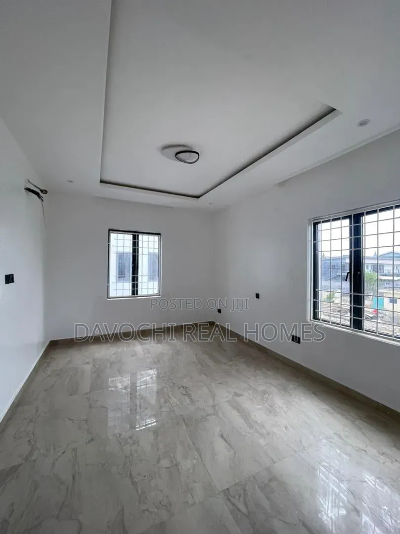5bdrm Duplex in Lekki Phase 1 for sale in Lekki Phase 1