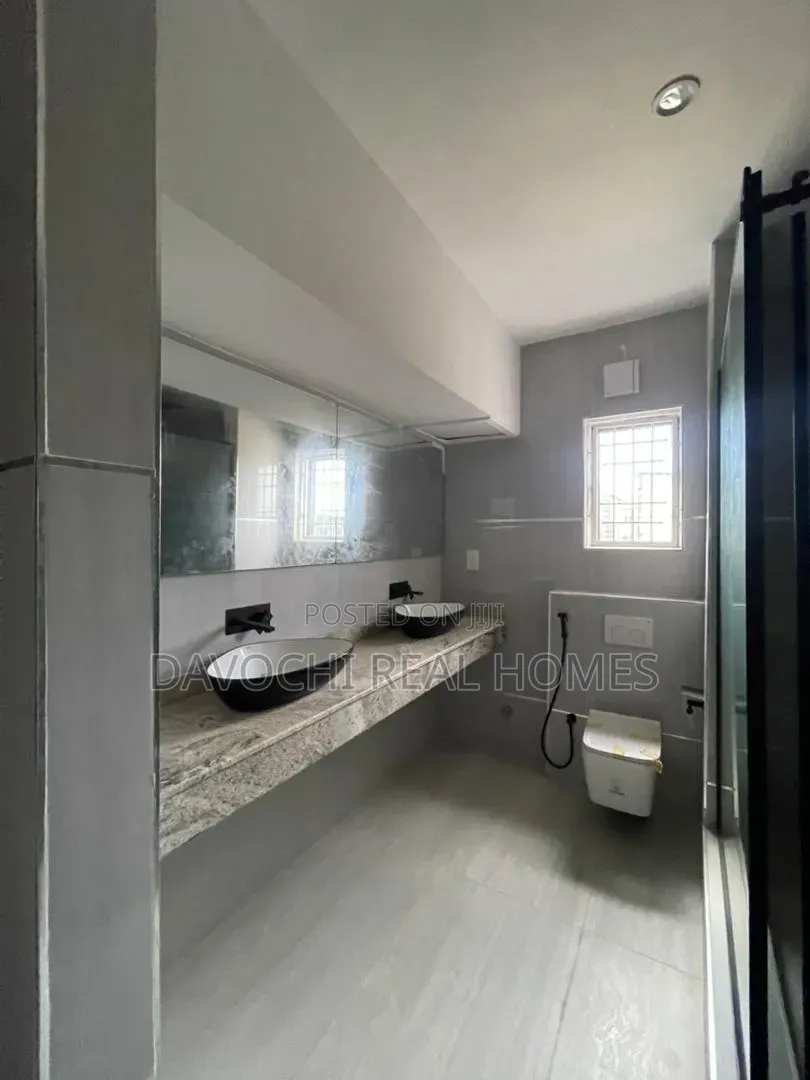 5bdrm Duplex in Lekki Phase 1 for sale in Lekki Phase 1