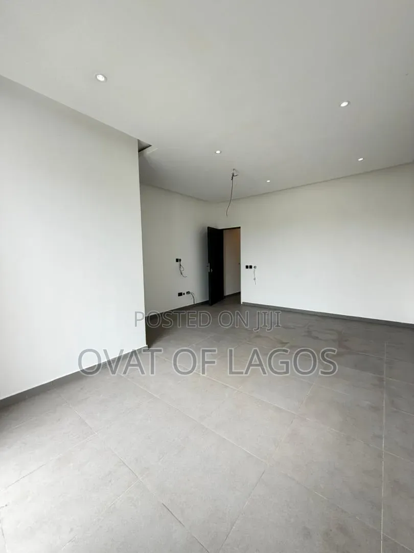 4bdrm Duplex in Lekki Phase 1 for sale in Lekki Phase 1