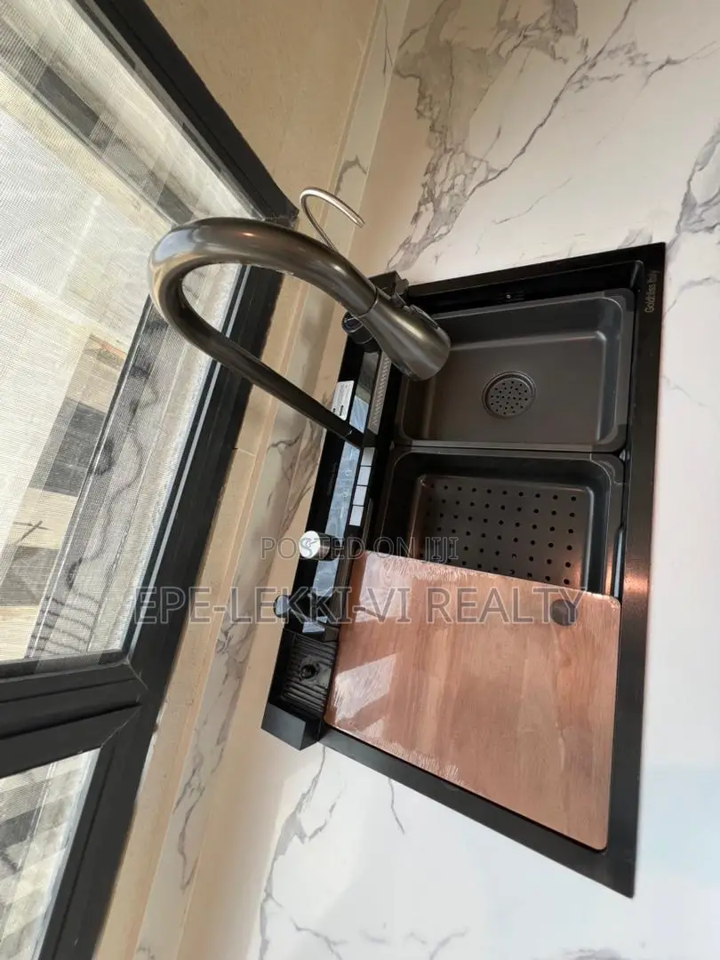 Brand New Smart 3 Bedroom Penthouse Flat + Bq for Sale in Lekki Phase 1