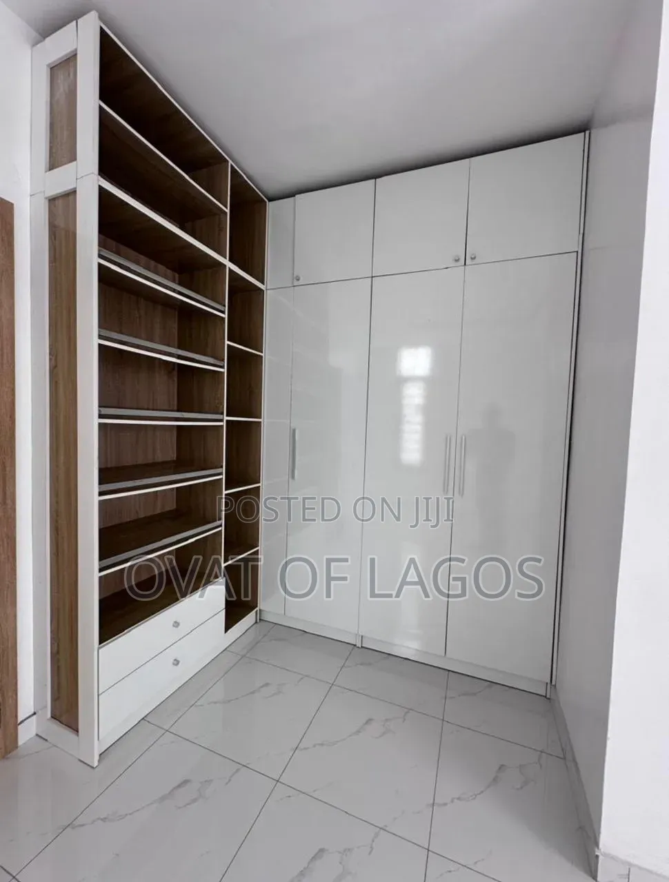 4bdrm Duplex in Chevron for sale in Chevron