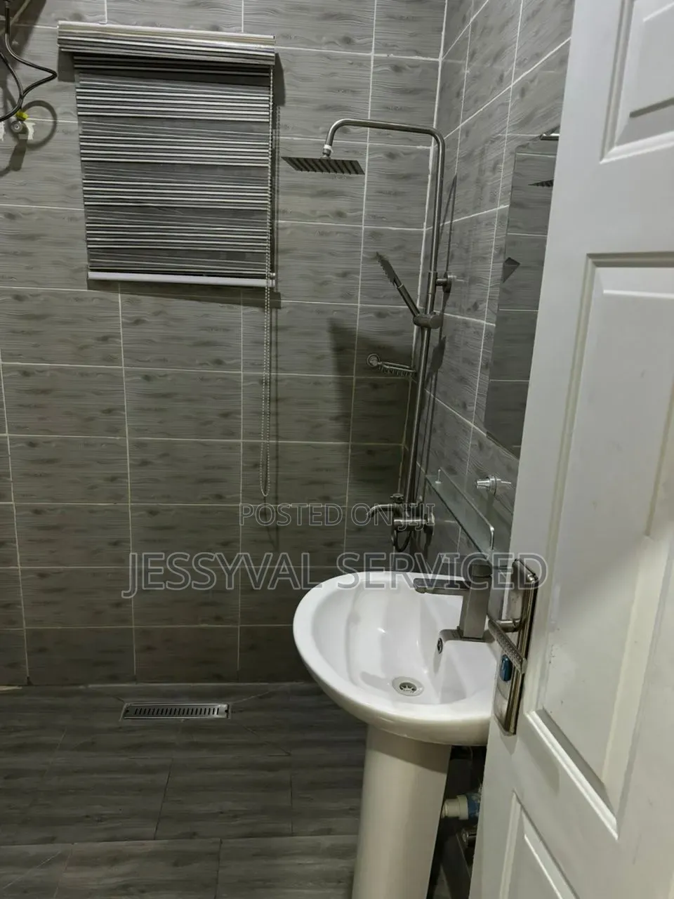 3 Bedroom Luxury Serviced Apartment With Ps5 in Gaduwa