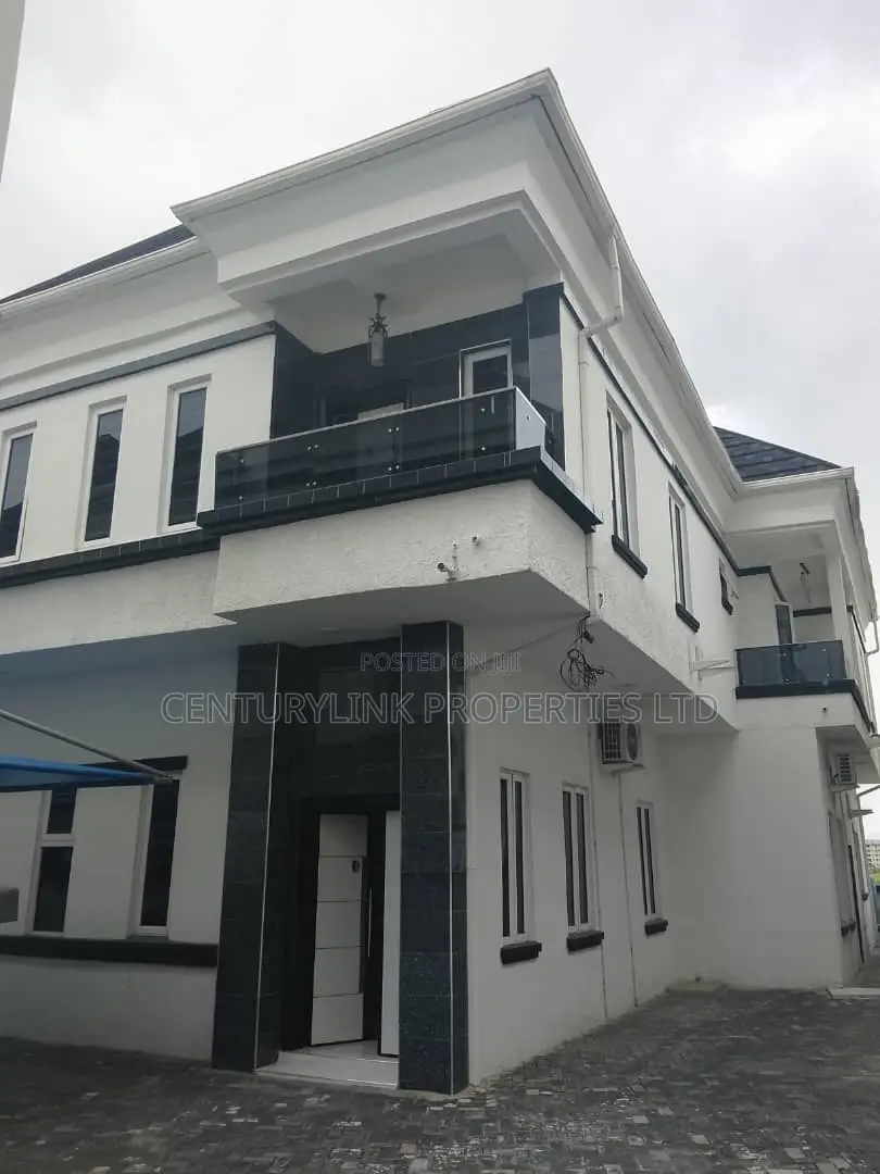 5bdrm Duplex in Chevron Drive, Lekki for sale in Chevron