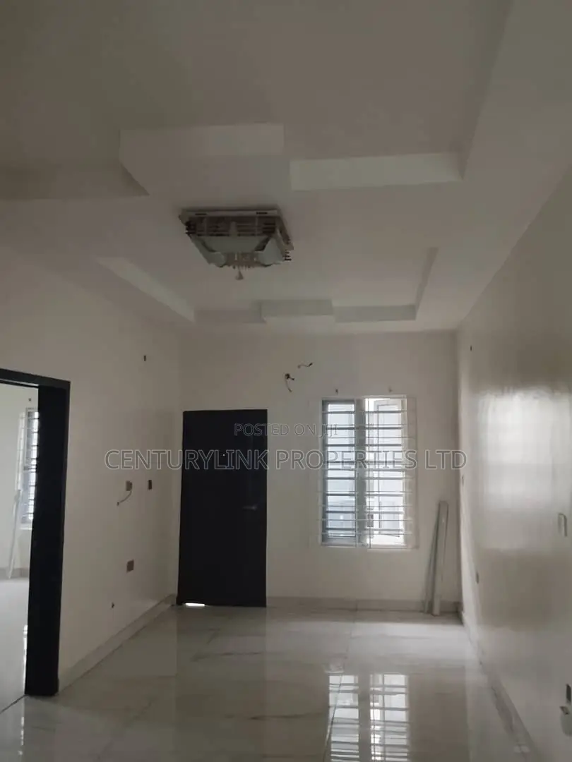 5bdrm Duplex in Chevron Drive, Lekki for sale in Chevron