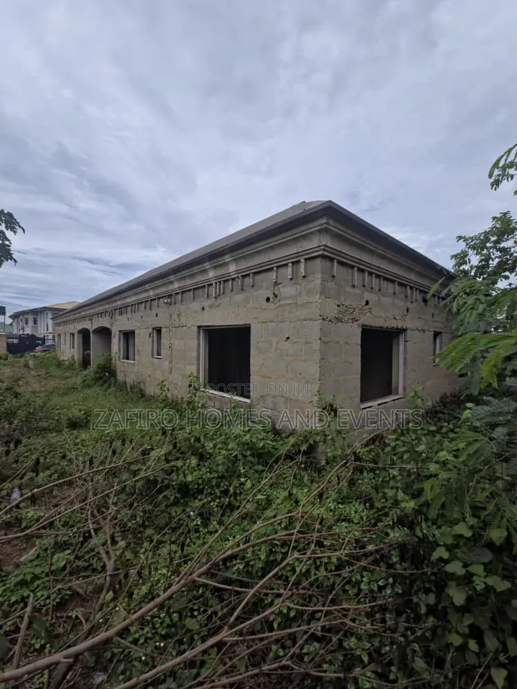 6bdrm Bungalow In Emmanuel Estate,, Ibadan For Sale in Ibadan