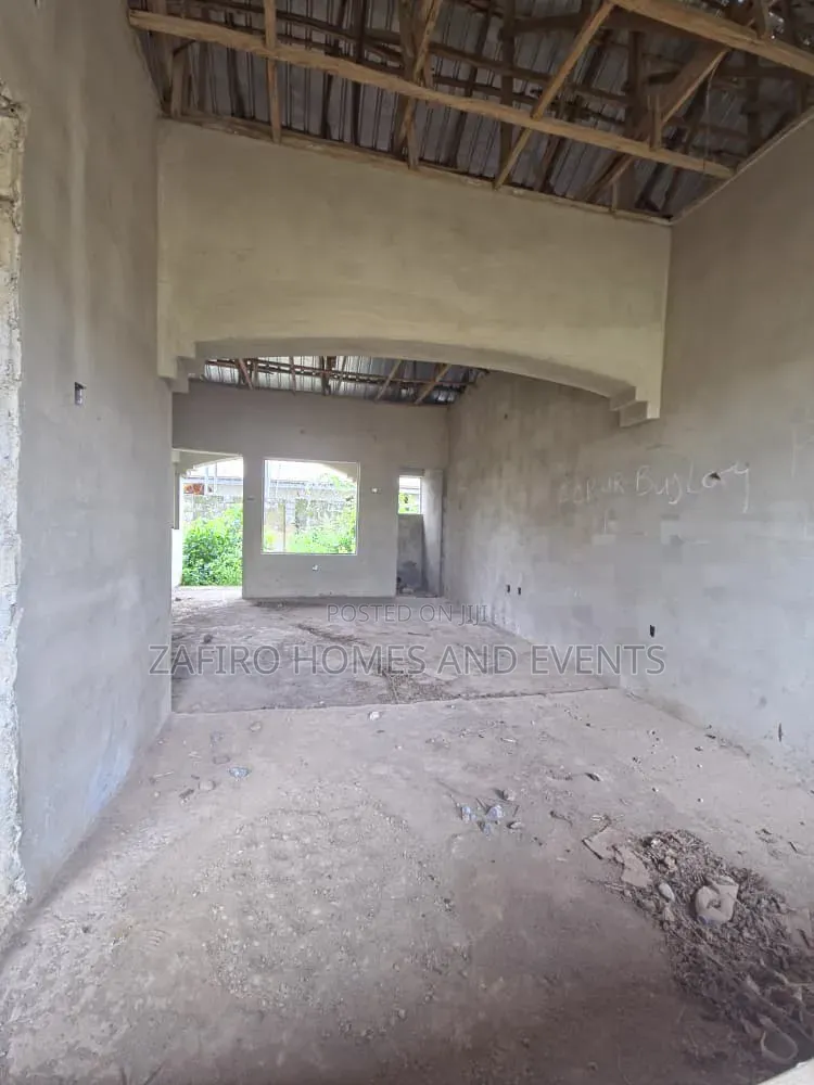6bdrm Bungalow In Emmanuel Estate,, Ibadan For Sale in Ibadan