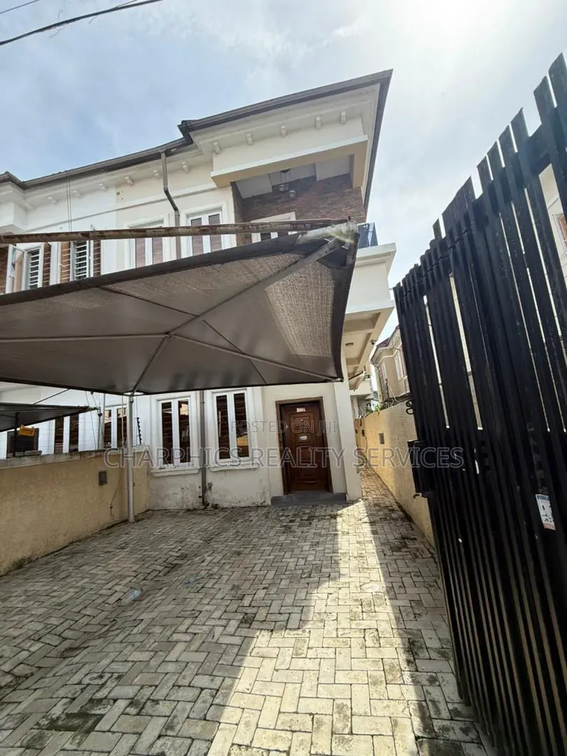 4bdrm Duplex in Chevron for rent in Chevron