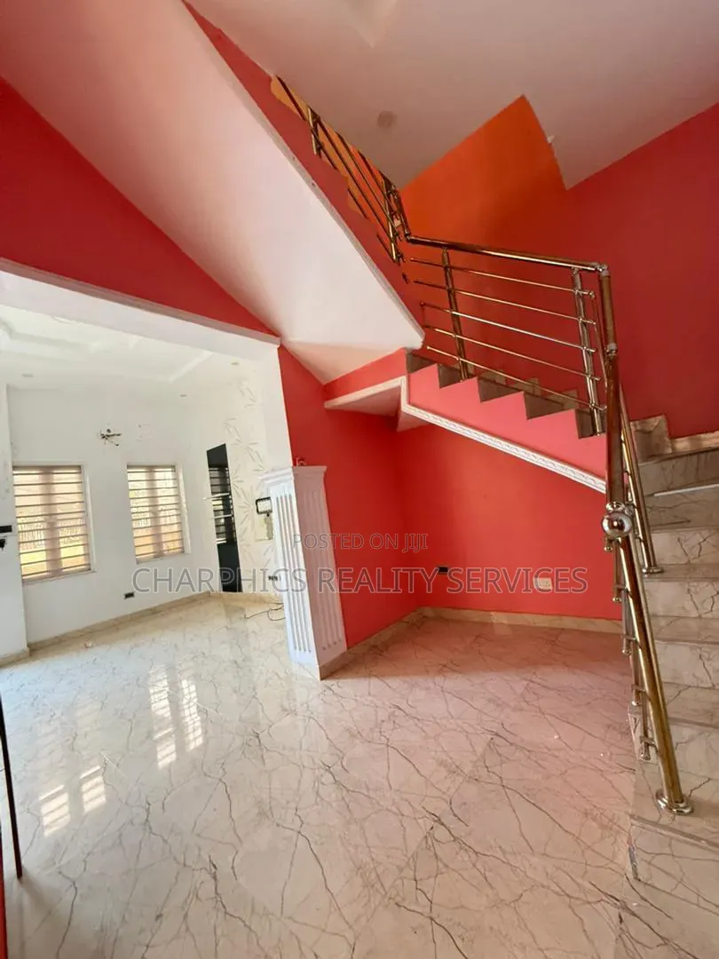 4bdrm Duplex in Chevron for rent in Chevron