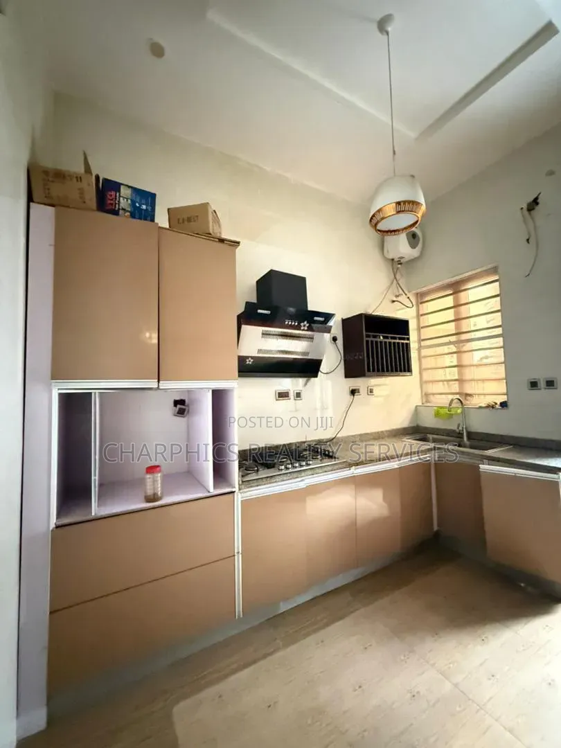 4bdrm Duplex in Chevron for rent in Chevron