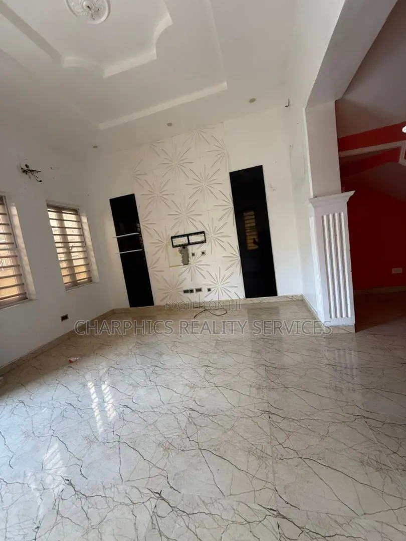 4bdrm Duplex in Chevron for rent in Chevron