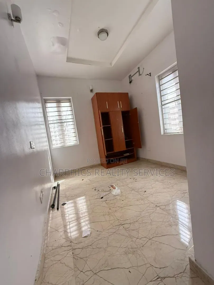 4bdrm Duplex in Chevron for rent in Chevron