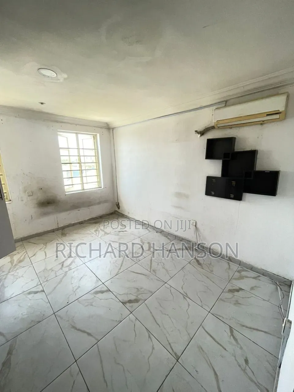 1bdrm Shared Apartment in Not Mini Flat, Chevron for rent in Chevron