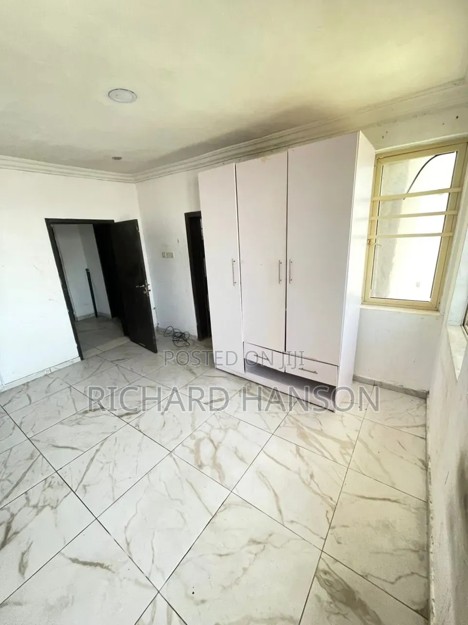 1bdrm Shared Apartment in Not Mini Flat, Chevron for rent in Chevron