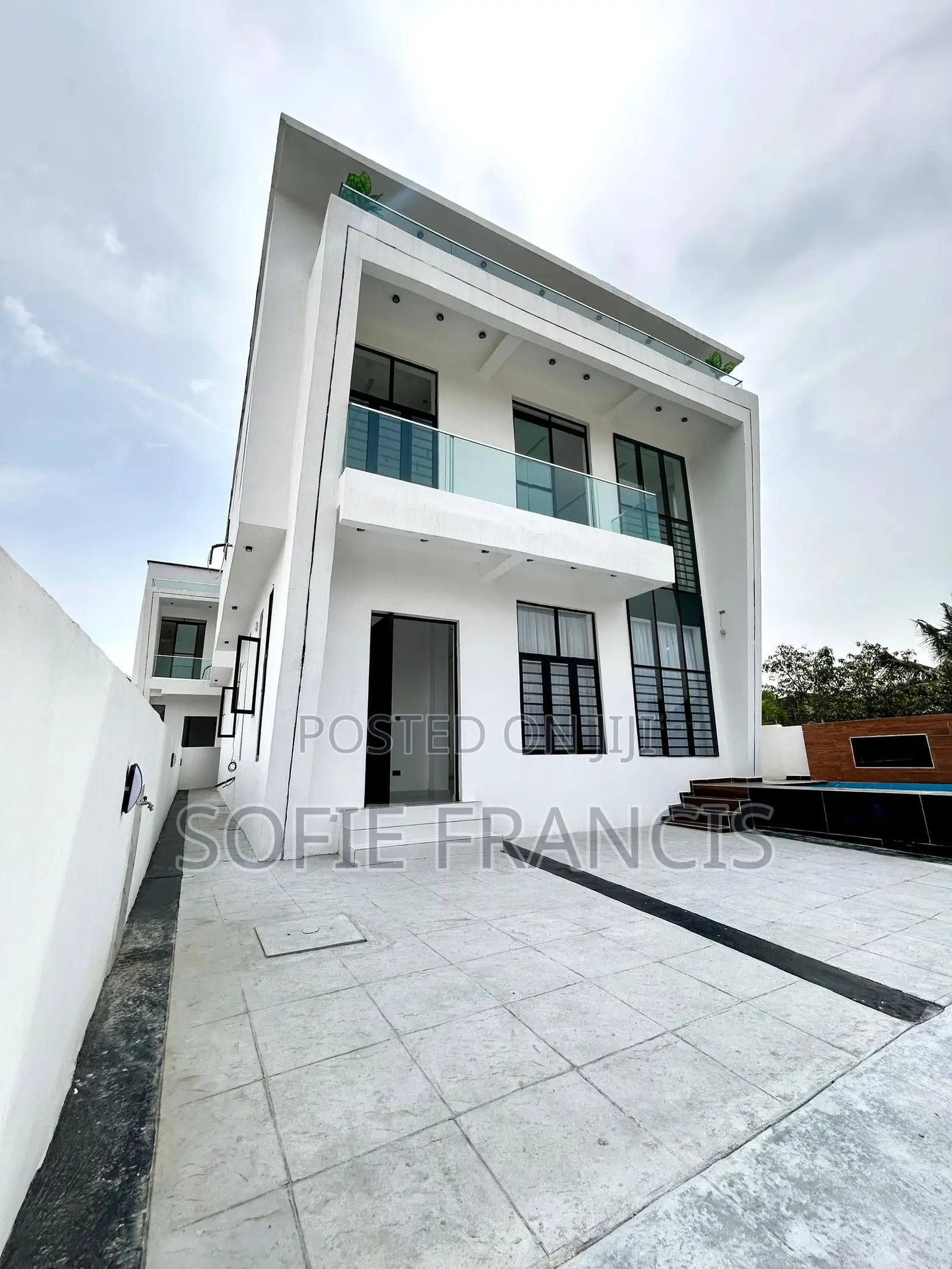 5bdrm Duplex in Sangotedo for sale in Sangotedo