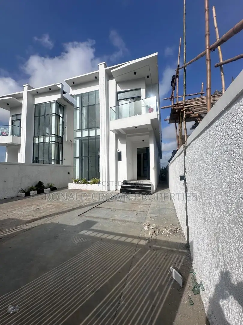 5bdrm Duplex in Chevron for sale in Chevron