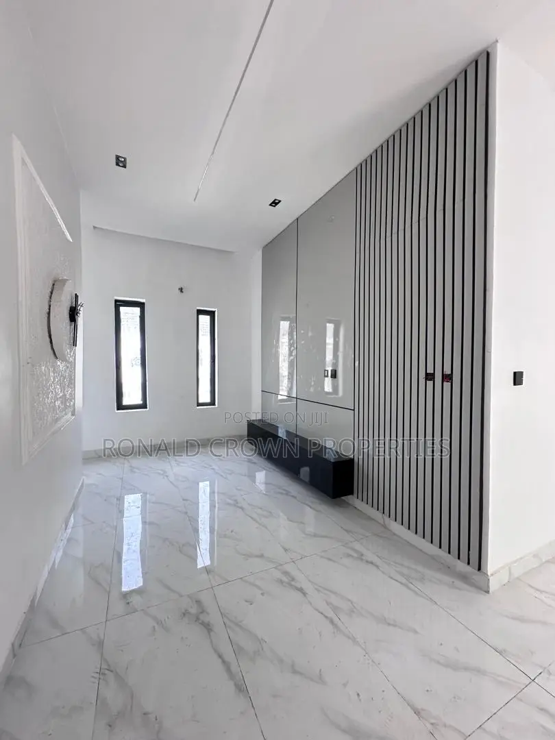 5bdrm Duplex in Chevron for sale in Chevron
