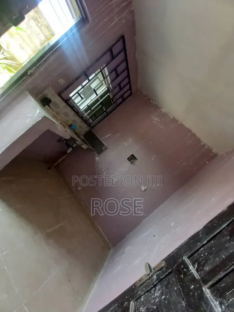 6bdrm Bungalow in Osongama Estate, Uyo for sale in Uyo