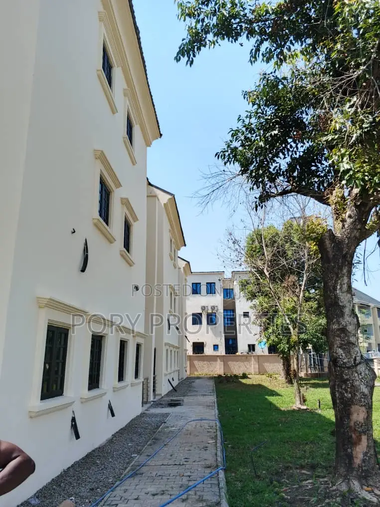 20bdrm Duplex in Jabi for sale in Jabi