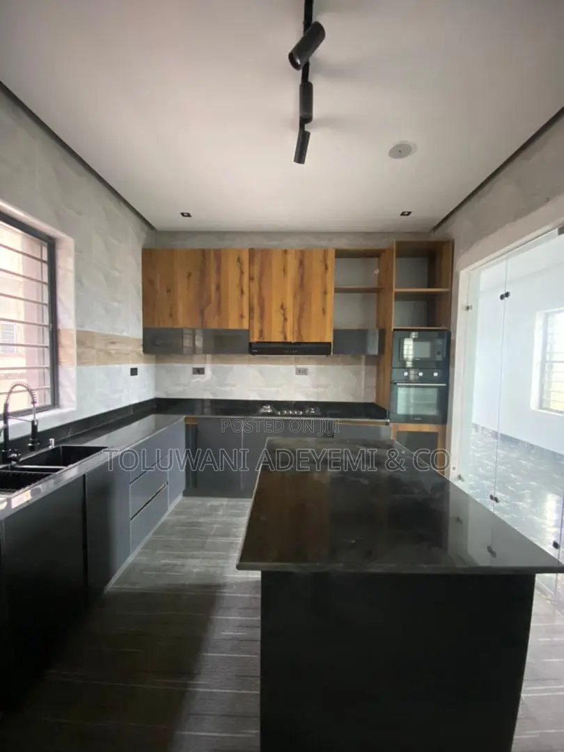 4bdrm House in Ajah, Lekki for Sale in Off Lekki-Epe Expressway