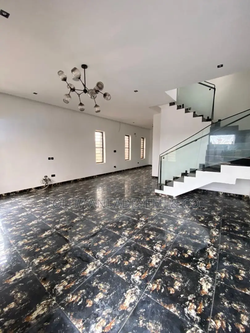 4bdrm House in Ajah, Lekki for Sale in Off Lekki-Epe Expressway