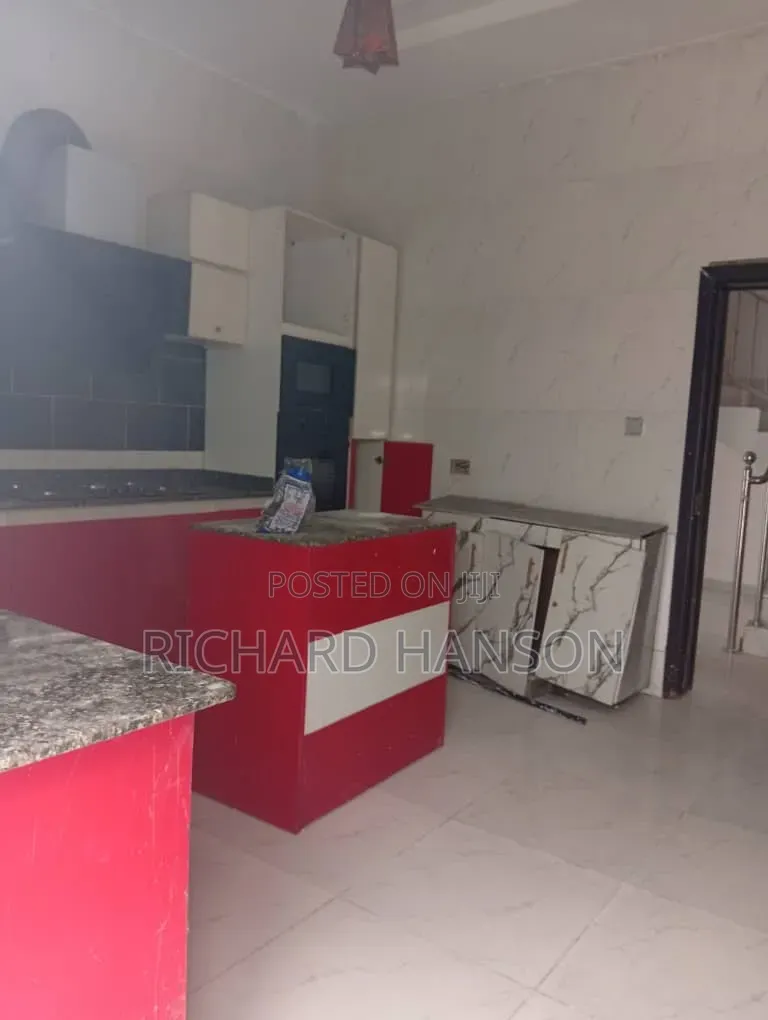 4bdrm Duplex in Secured, Chevron for rent in Chevron