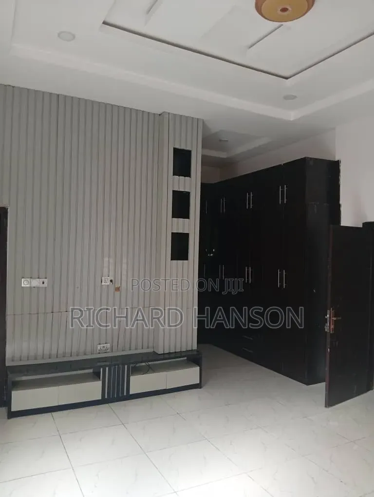 4bdrm Duplex in Secured, Chevron for rent in Chevron