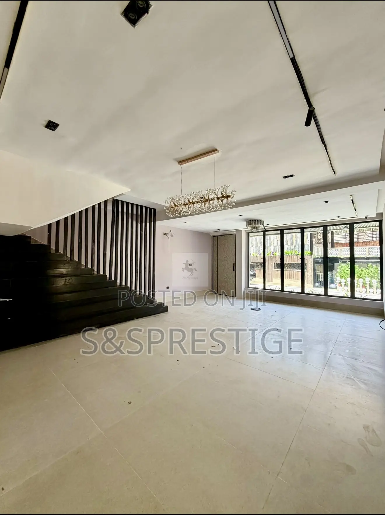 4bdrm Duplex in Parkview Estate for sale in Parkview Estate