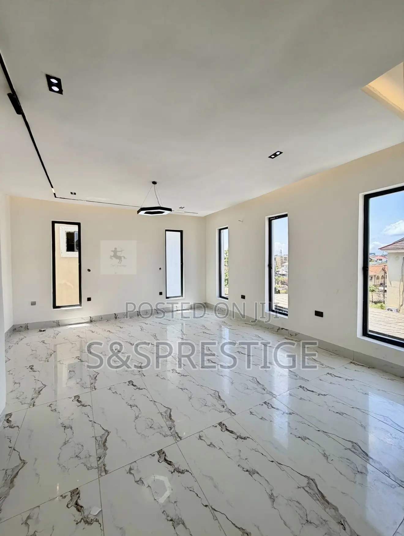 4bdrm Duplex in Parkview Estate for sale in Parkview Estate