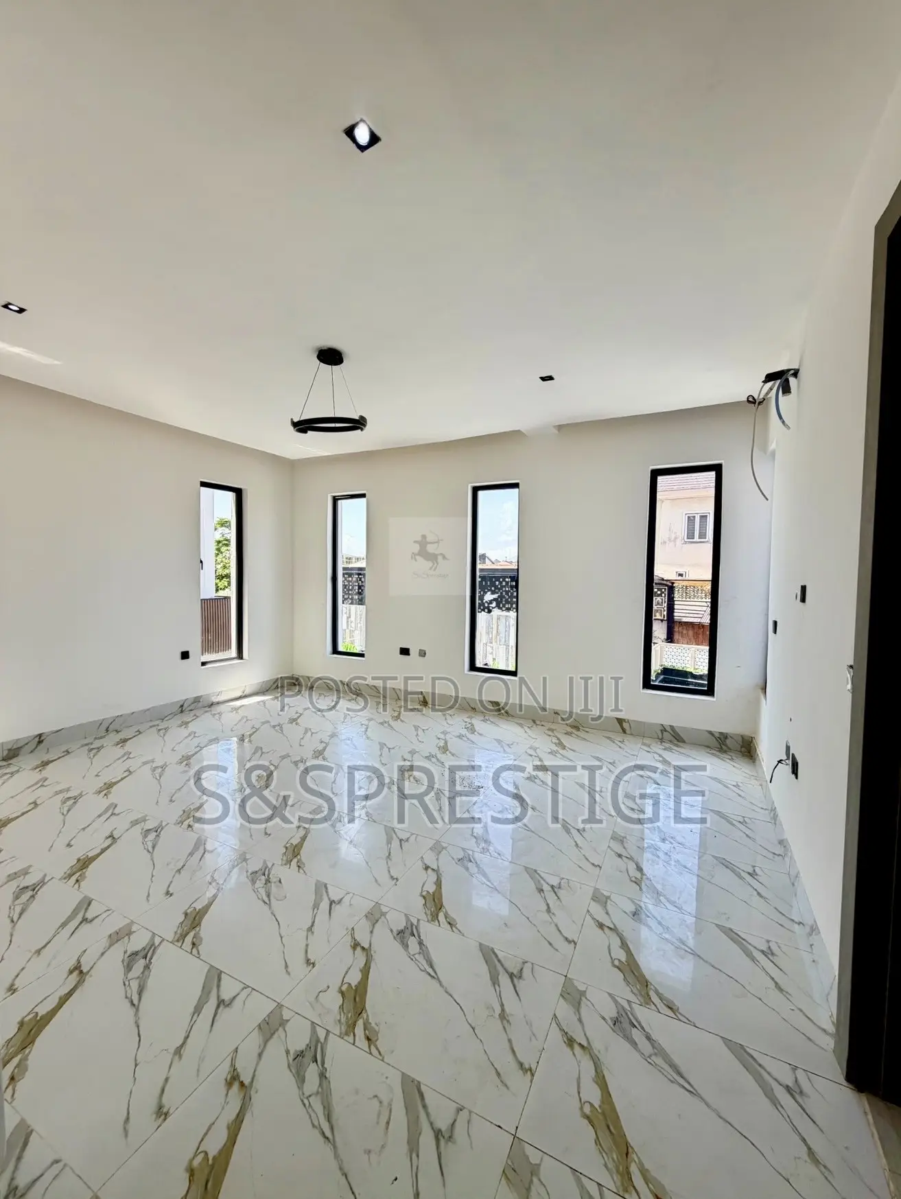 4bdrm Duplex in Parkview Estate for sale in Parkview Estate