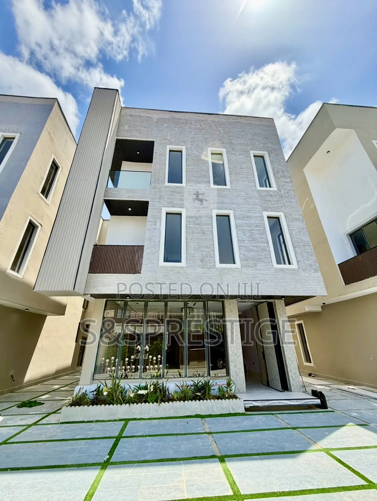 4bdrm Duplex in Parkview Estate for sale in Parkview Estate