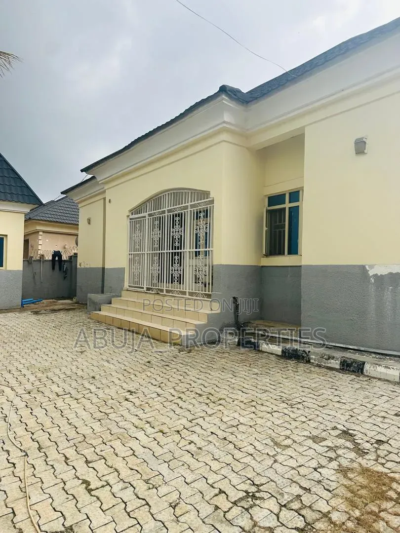 3bdrm Bungalow in By 6Th Avenue, Gwarinpa for sale in Gwarinpa