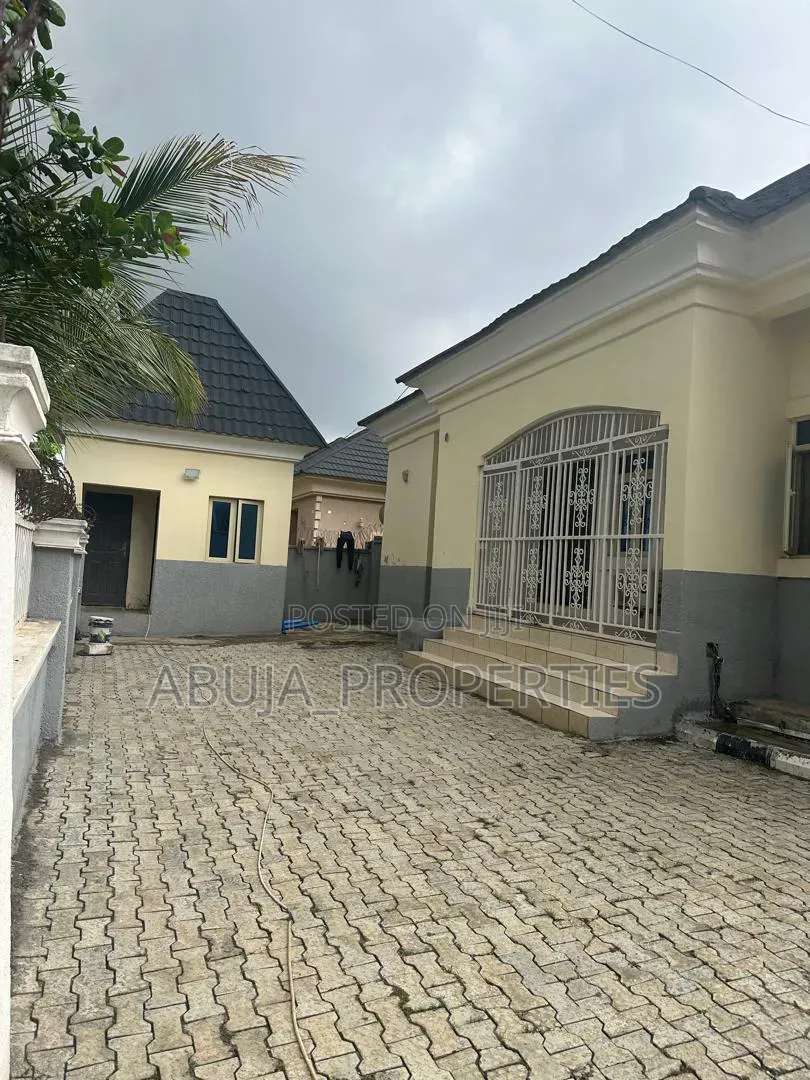 3bdrm Bungalow in By 6Th Avenue, Gwarinpa for sale in Gwarinpa