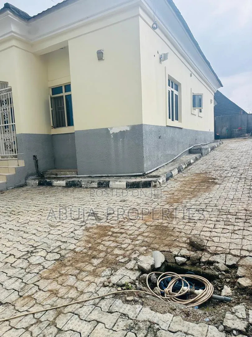 3bdrm Bungalow in By 6Th Avenue, Gwarinpa for sale in Gwarinpa