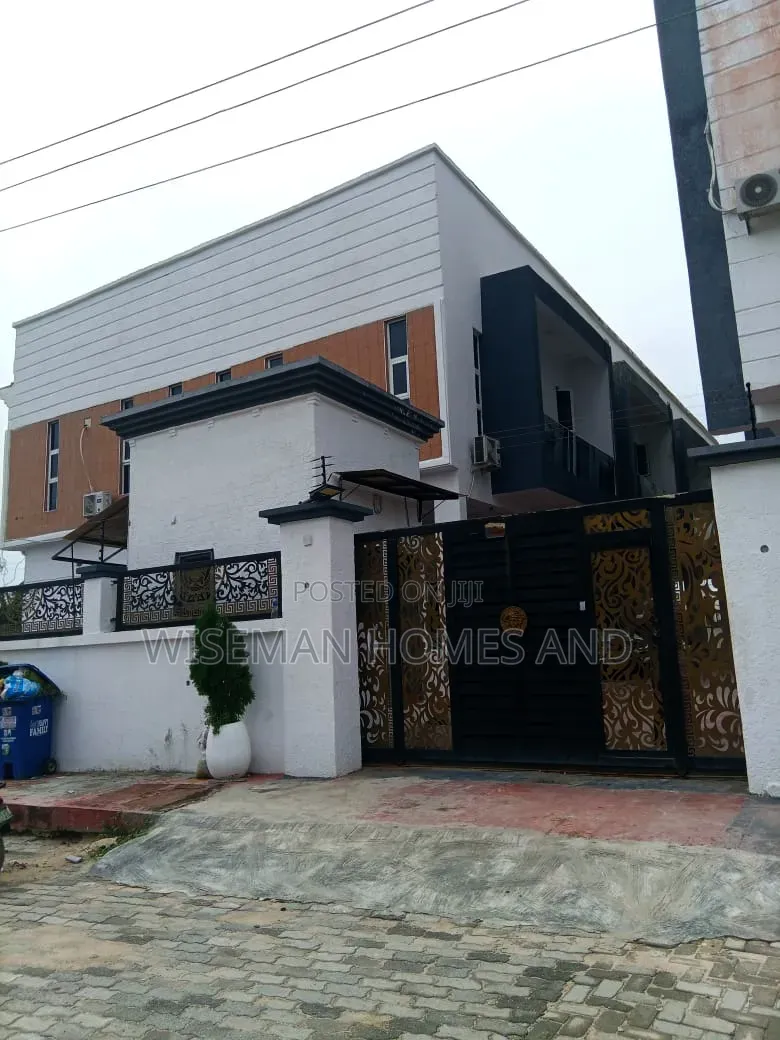 3bdrm Duplex in Monastery Road for rent in Sangotedo