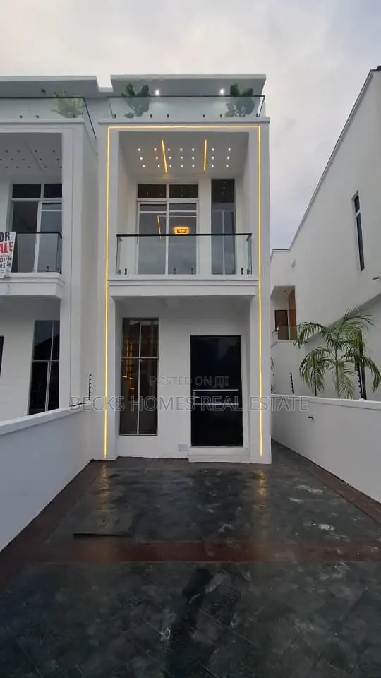 3bdrm Townhouse/Terrace in Oral Estate, Lekki for sale in Lekki