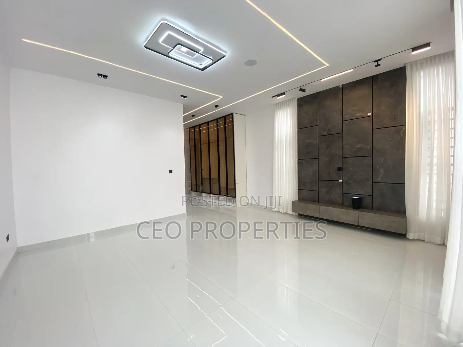 5bdrm Duplex in Ikota Villa-Lekki for sale in Ikota