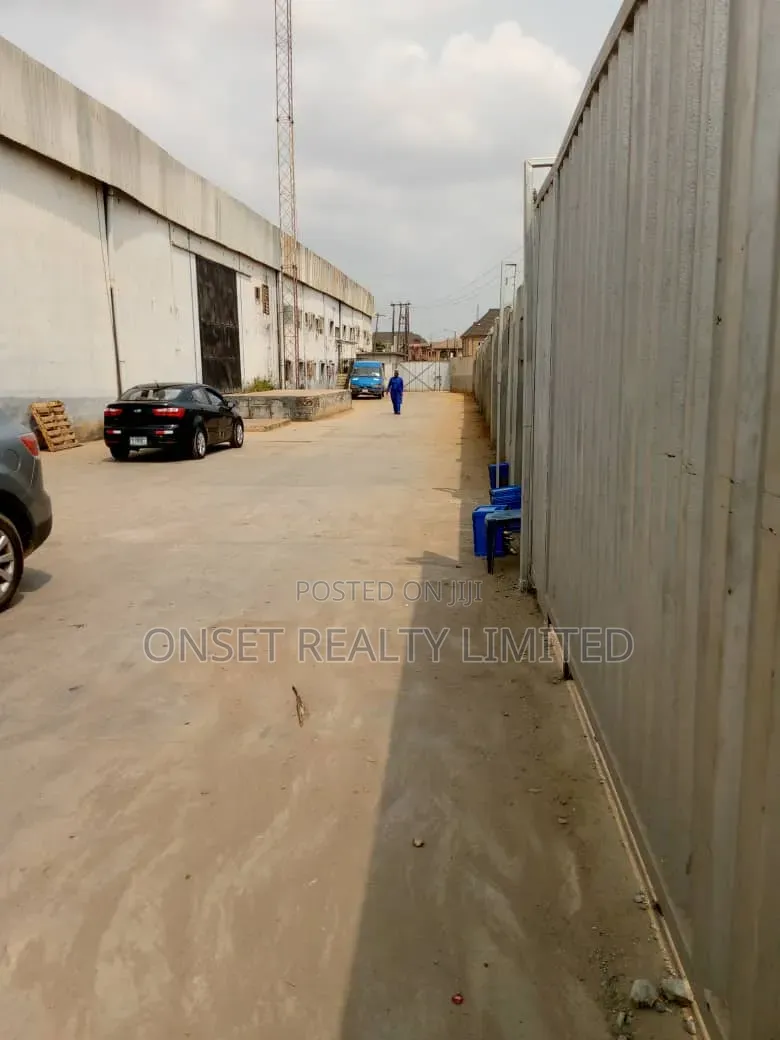 4bay Warehouse in Lagos in Abule Egba
