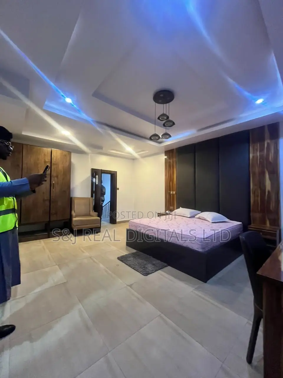Furnished 4bdrm Duplex in FHA for sale in FHA