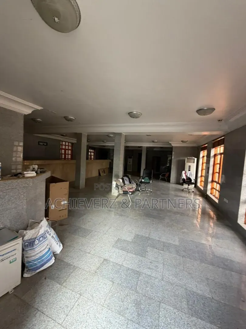20bdrm Mansion in Wuse 2 for Rent in Wuse 2