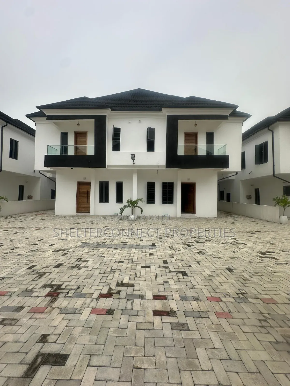 4bdrm Duplex in Lekki Expressway for sale in Lekki Expressway